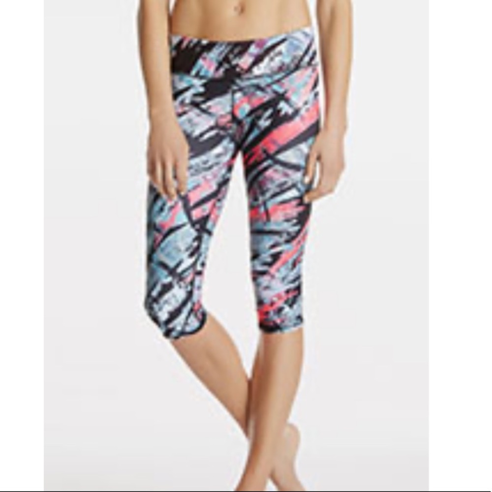 Fabletics Mid-Rise Printed Powerhold crop leggings